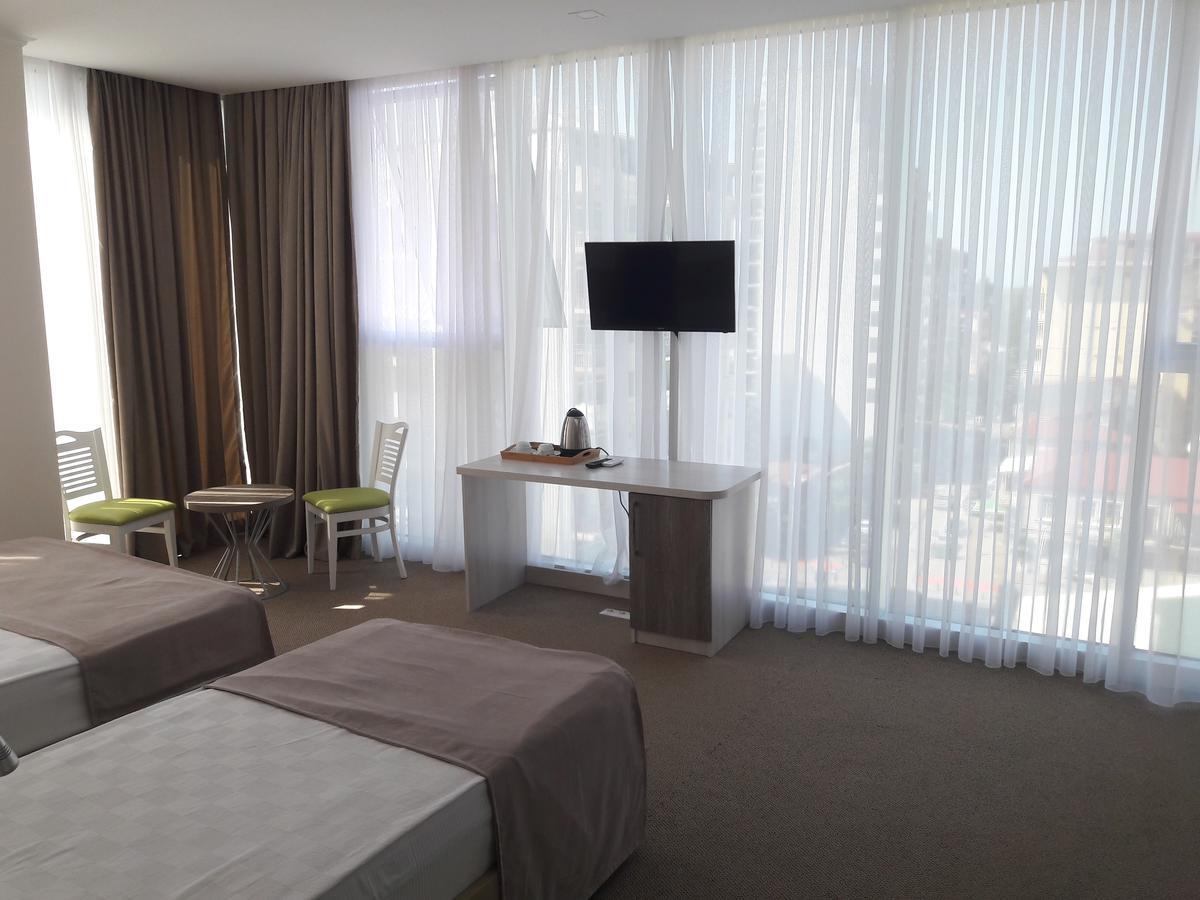 Hotel Green Glass Batumi Eksteriør billede
