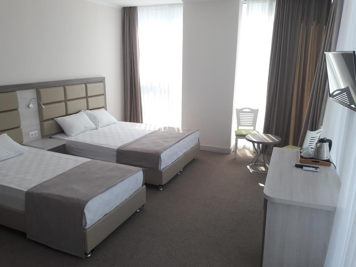 Hotel Green Glass Batumi Eksteriør billede