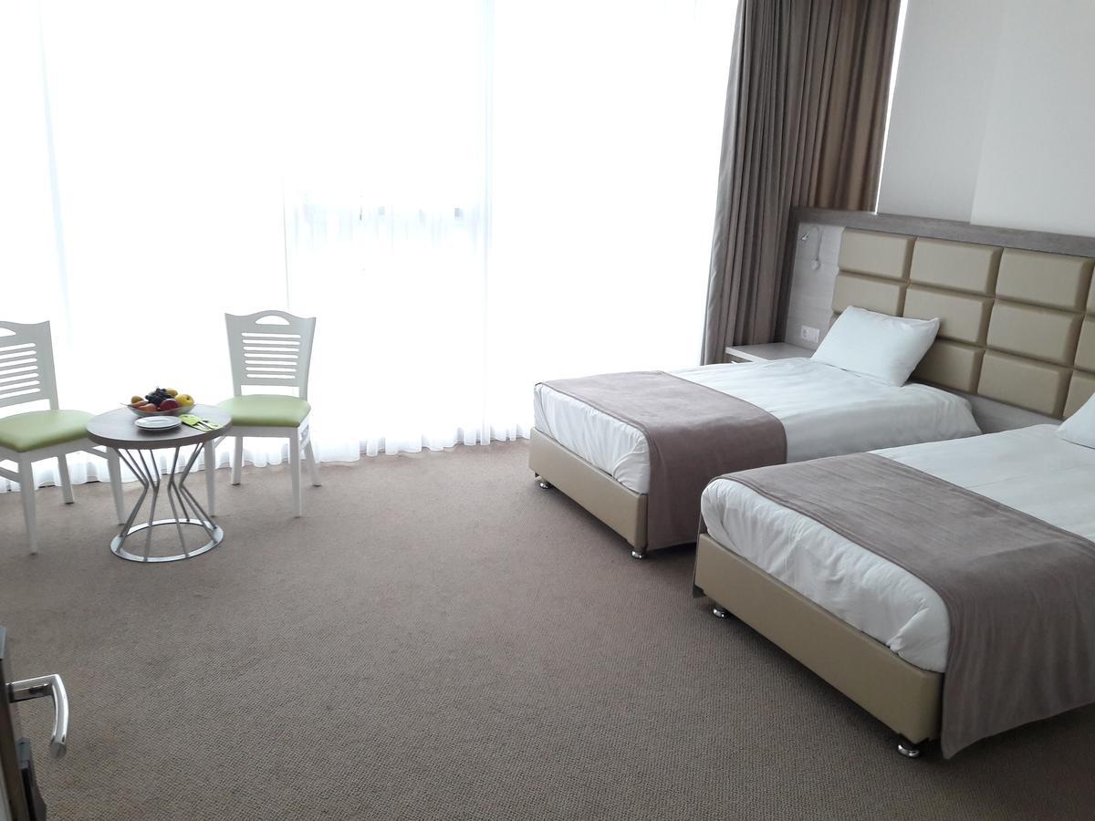 Hotel Green Glass Batumi Eksteriør billede